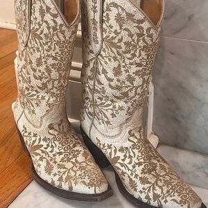 Very Volatile Boot 6